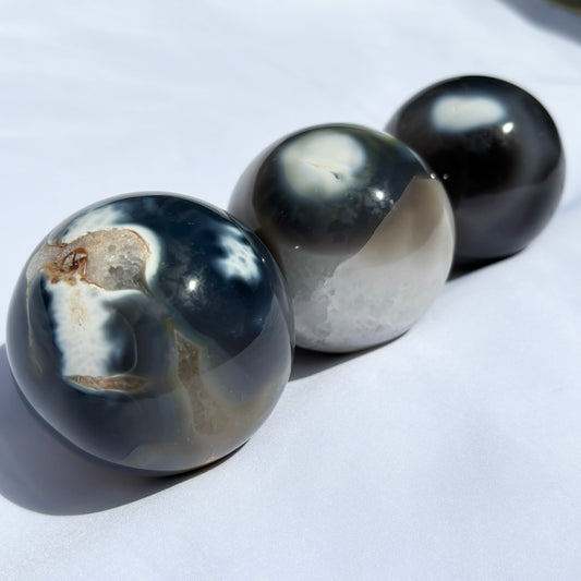 Orca Agate Spheres Bundle 924g 3 Pieces